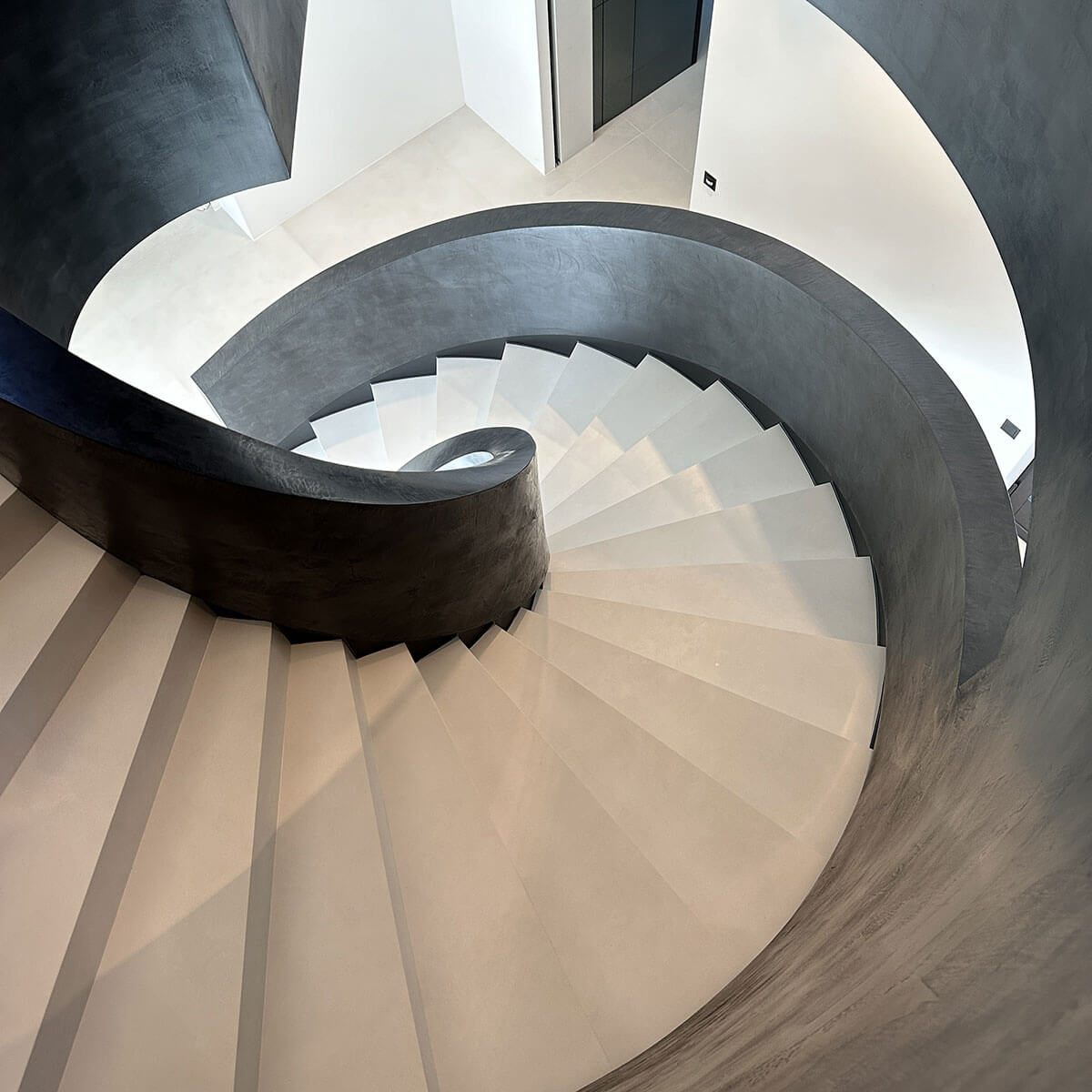 Treppe aus Naturstein bei einem privaten Wohnungsbau