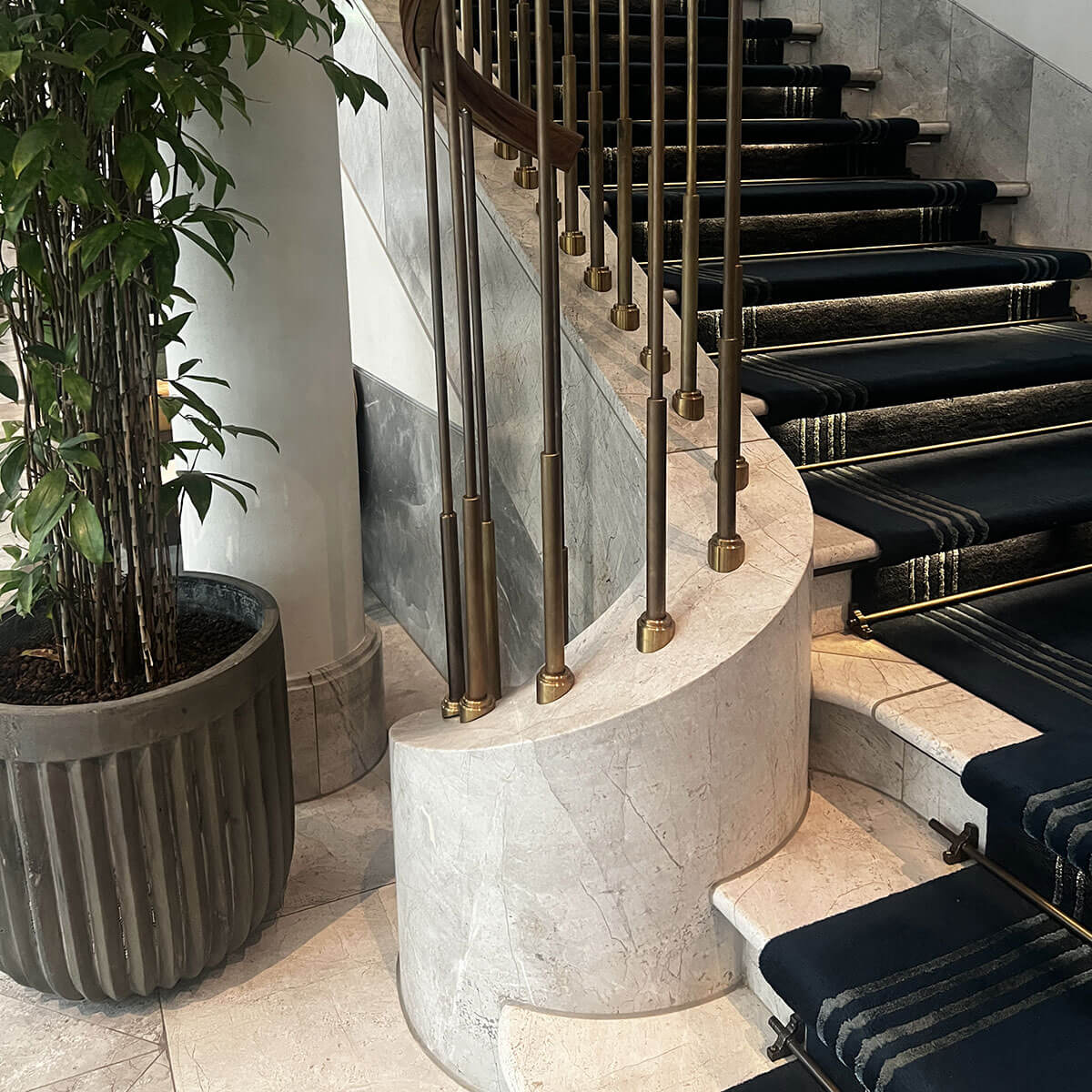 Geschwungene Wendeltreppe